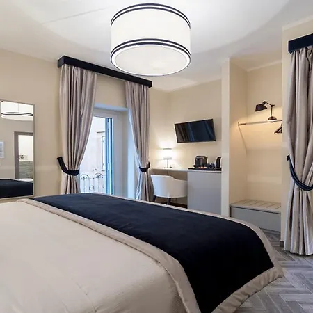 Foro Luxury בית הארחה 3*